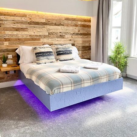 Cloud9 Guest House - By Coastline Retreats - Newly Renovated, Beautiful Ensuite Rooms Near Seafront In Town Centre, Netflix, Superfast Wifi, Communal Kitchen Bournemouth Exterior photo