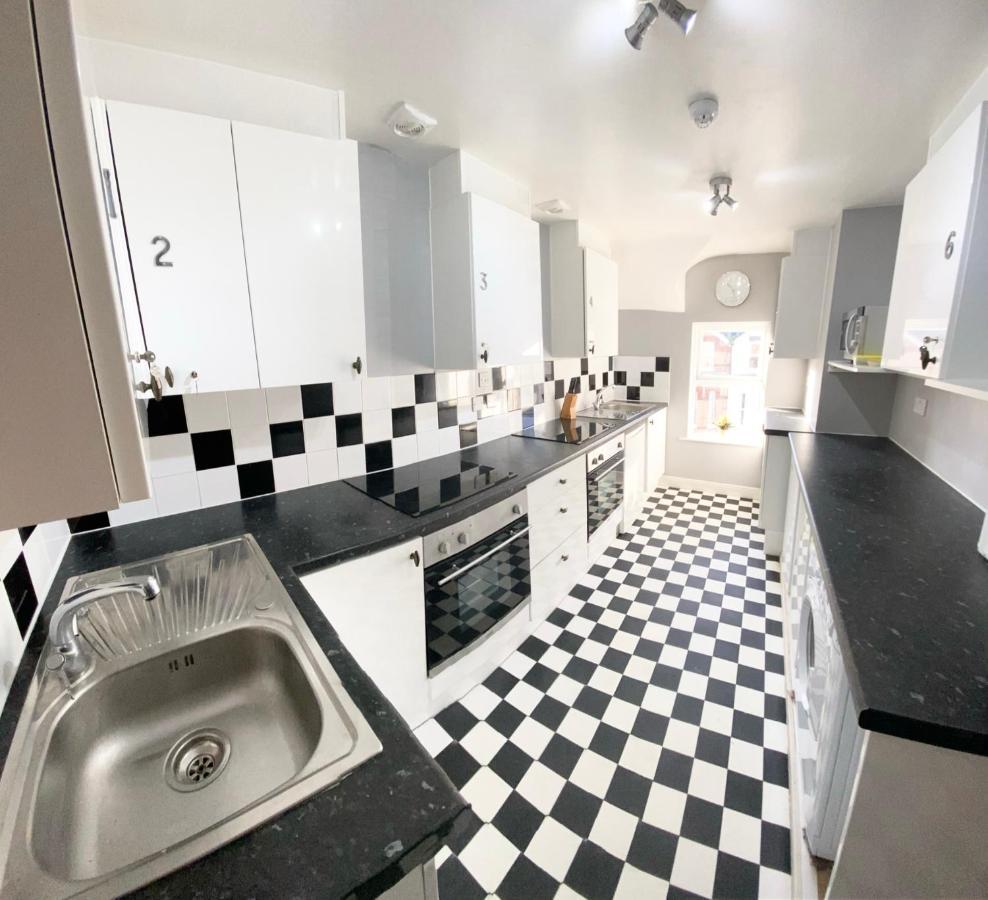 Cloud9 Guest House - By Coastline Retreats - Newly Renovated, Beautiful Ensuite Rooms Near Seafront In Town Centre, Netflix, Superfast Wifi, Communal Kitchen Bournemouth Exterior photo