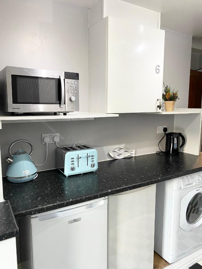 Cloud9 Guest House - By Coastline Retreats - Newly Renovated, Beautiful Ensuite Rooms Near Seafront In Town Centre, Netflix, Superfast Wifi, Communal Kitchen Bournemouth Exterior photo
