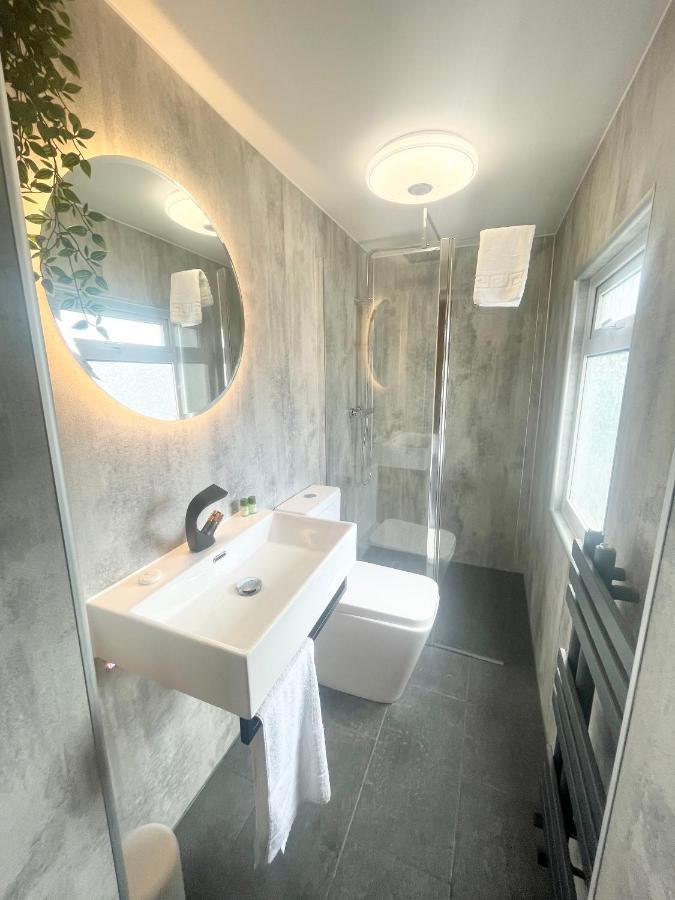 Cloud9 Guest House - By Coastline Retreats - Newly Renovated, Beautiful Ensuite Rooms Near Seafront In Town Centre, Netflix, Superfast Wifi, Communal Kitchen Bournemouth Exterior photo