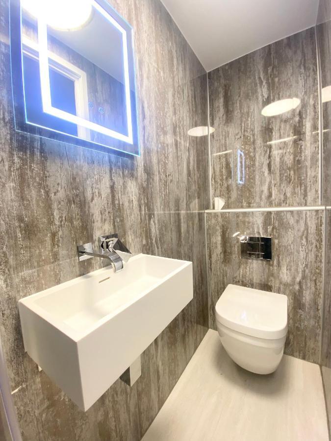 Cloud9 Guest House - By Coastline Retreats - Newly Renovated, Beautiful Ensuite Rooms Near Seafront In Town Centre, Netflix, Superfast Wifi, Communal Kitchen Bournemouth Exterior photo