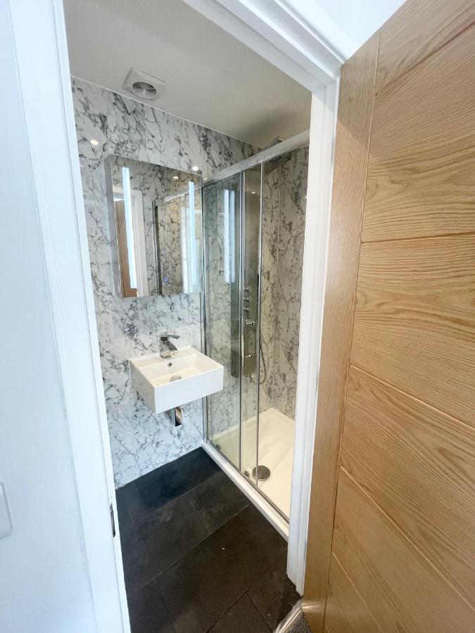 Cloud9 Guest House - By Coastline Retreats - Newly Renovated, Beautiful Ensuite Rooms Near Seafront In Town Centre, Netflix, Superfast Wifi, Communal Kitchen Bournemouth Exterior photo