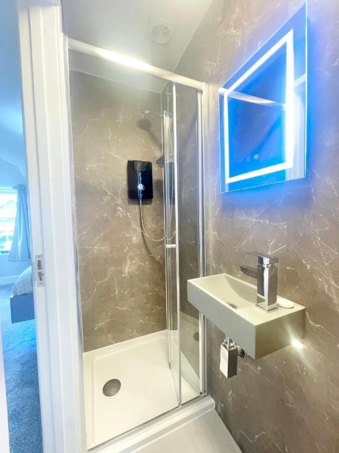 Cloud9 Guest House - By Coastline Retreats - Newly Renovated, Beautiful Ensuite Rooms Near Seafront In Town Centre, Netflix, Superfast Wifi, Communal Kitchen Bournemouth Exterior photo