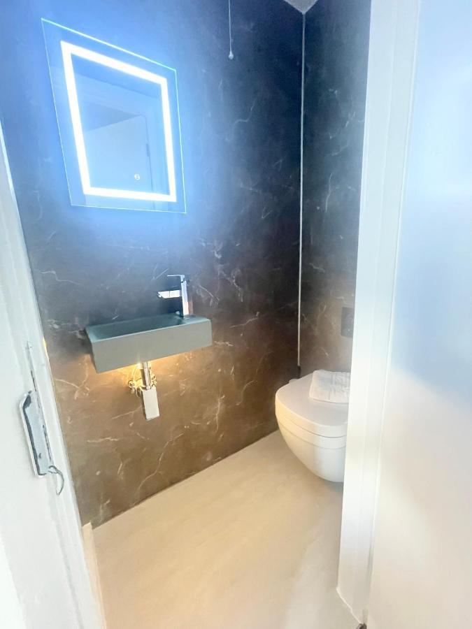 Cloud9 Guest House - By Coastline Retreats - Newly Renovated, Beautiful Ensuite Rooms Near Seafront In Town Centre, Netflix, Superfast Wifi, Communal Kitchen Bournemouth Exterior photo