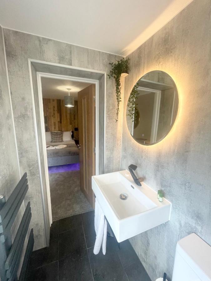 Cloud9 Guest House - By Coastline Retreats - Newly Renovated, Beautiful Ensuite Rooms Near Seafront In Town Centre, Netflix, Superfast Wifi, Communal Kitchen Bournemouth Exterior photo