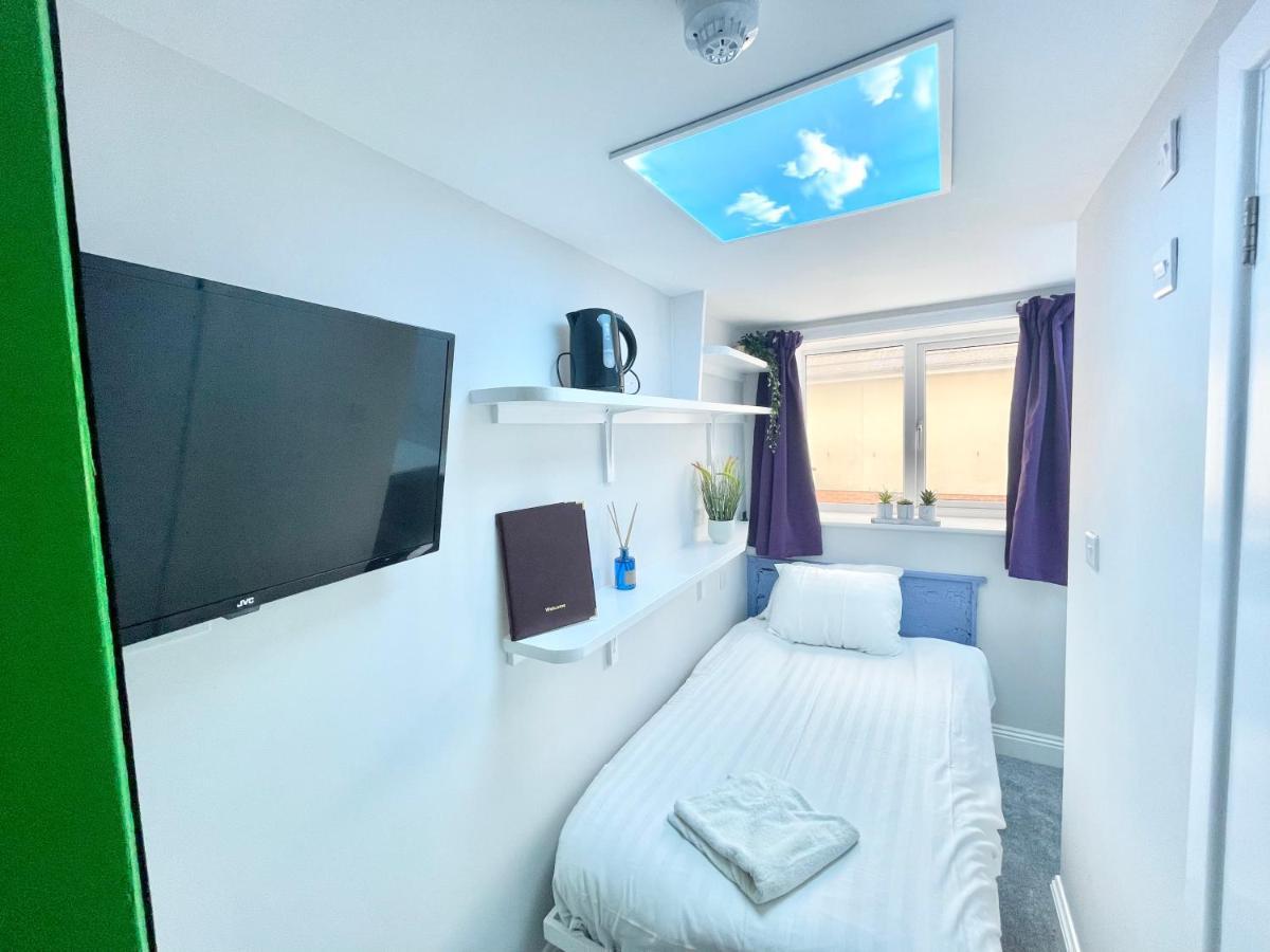 Cloud9 Guest House - By Coastline Retreats - Newly Renovated, Beautiful Ensuite Rooms Near Seafront In Town Centre, Netflix, Superfast Wifi, Communal Kitchen Bournemouth Exterior photo
