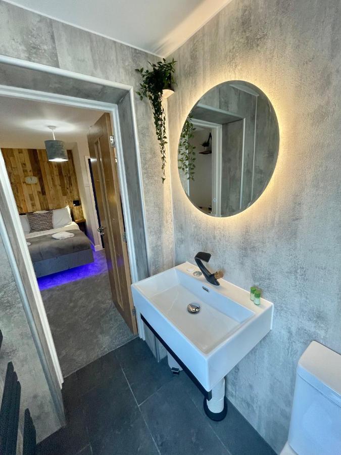 Cloud9 Guest House - By Coastline Retreats - Newly Renovated, Beautiful Ensuite Rooms Near Seafront In Town Centre, Netflix, Superfast Wifi, Communal Kitchen Bournemouth Exterior photo